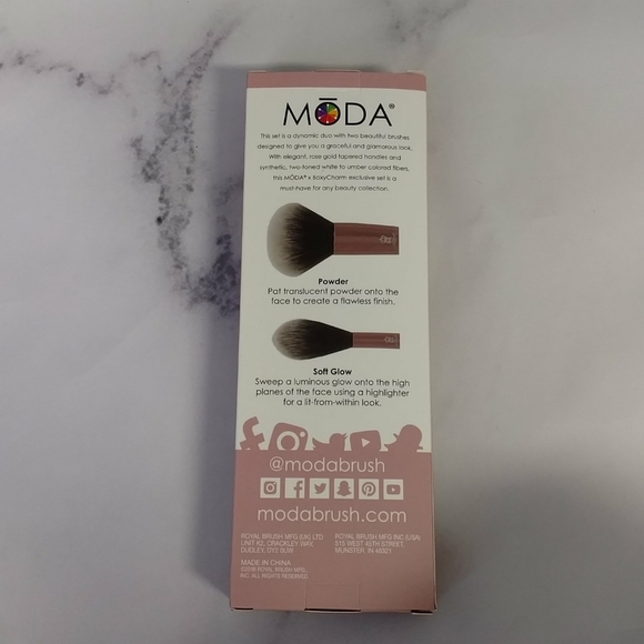 Moda Brushes Powder and Soft Glow Kit NWT - Picture 2 of 3